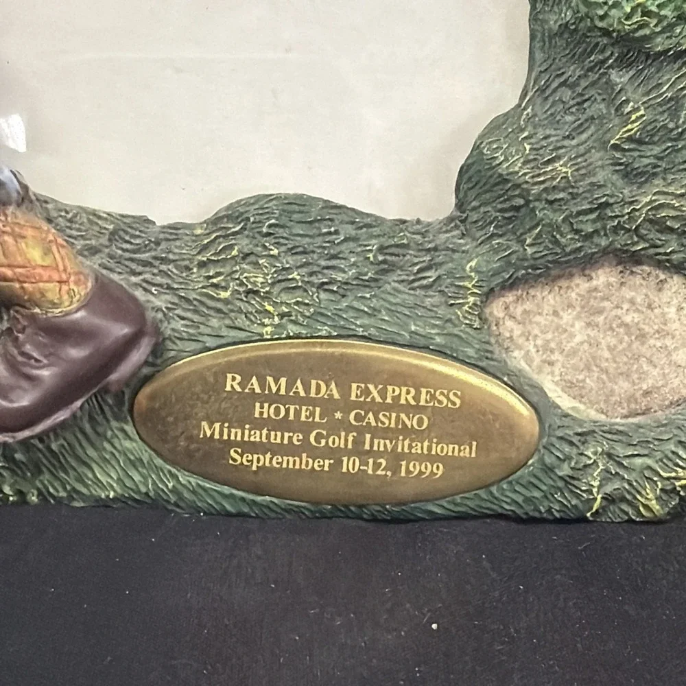 vintage Figi Graphics 3D resin picture frame featuring‎ a golfer in attire